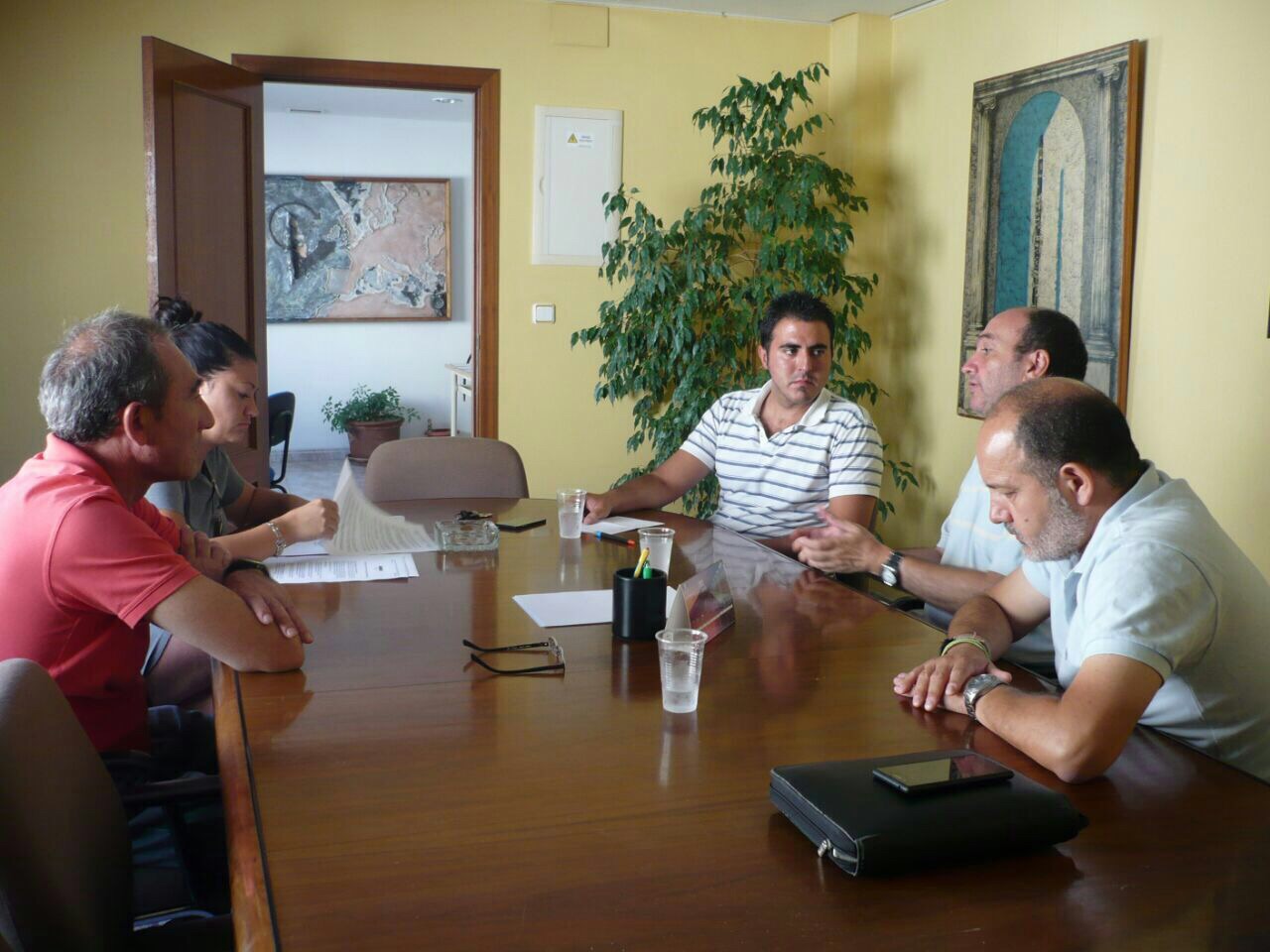 La Concejalía de Turismo junto con Buinsa se reúnen con el presidente de Aturfam, Carlos Ferri
