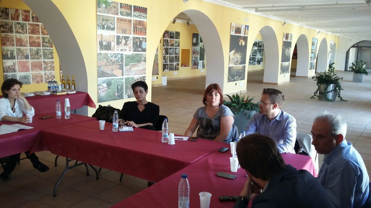 El secretario general de la FVMP, Vicent Gil, estuvo ayer en Buñol, con la idea de acercar la Federación Valenciana de Municipios y Provincias a los pueblos de la Hoya de Buñol-Chiva.